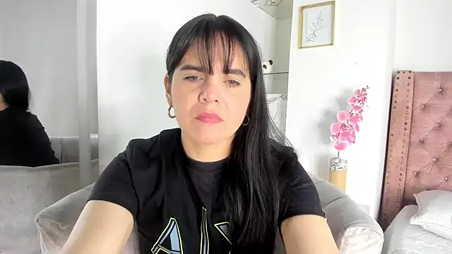 laura hotties online show from July 26, 2026, 1:51 pm
