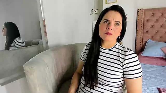 laura hotties online show from July 28, 2026, 6:42 pm