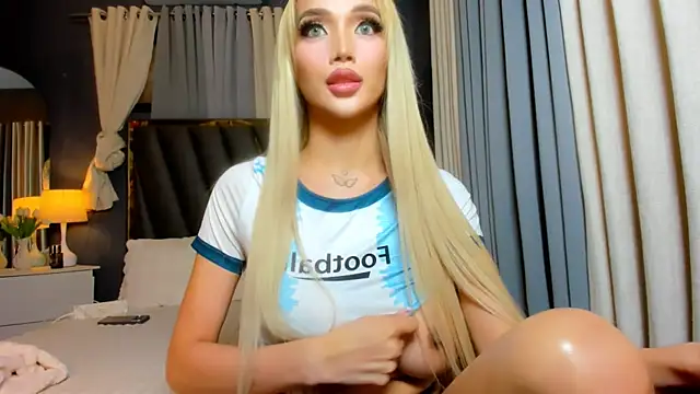 KylieSonique online show from June 3, 2026, 2:34 am