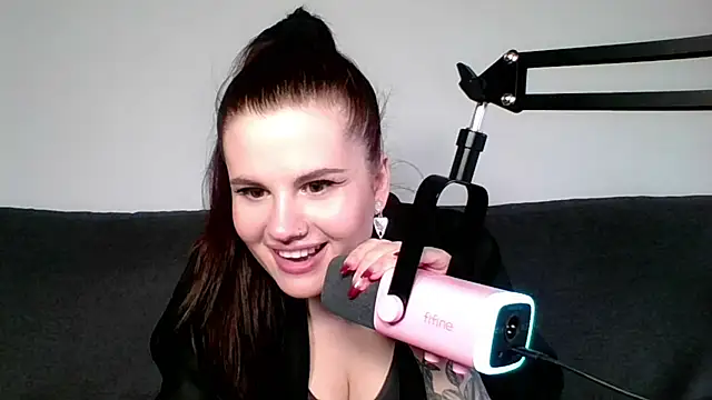 Della Ideal online show from March 19, 2025, 12:12 pm