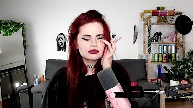 Della Ideal online show from October 11, 2025, 5:25 pm