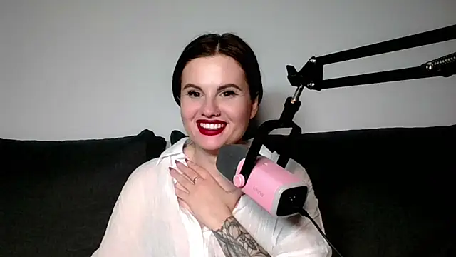 Della Ideal online show from March 18, 2025, 7:01 pm