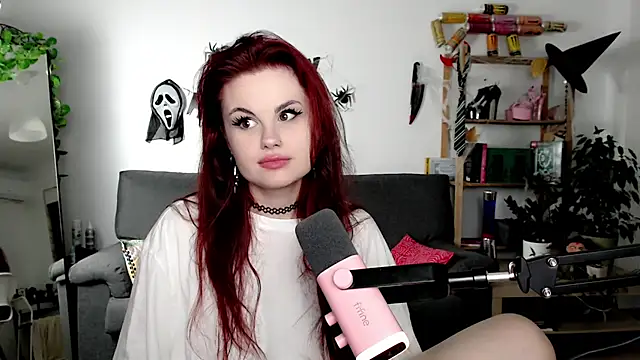 Della Ideal online show from October 22, 2025, 5:01 pm