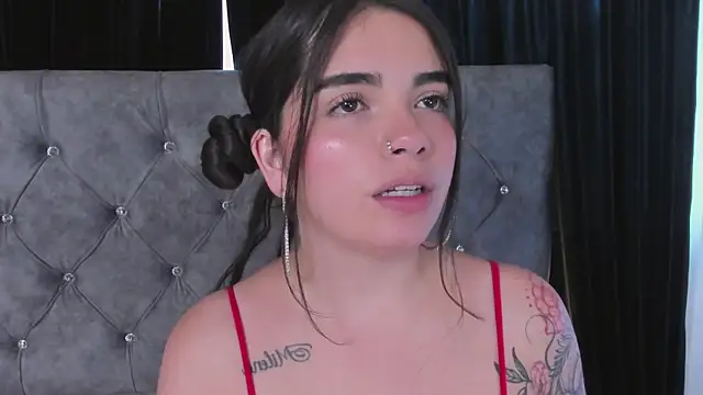 DaphneGlas online show from November 27, 2025, 12:49 pm