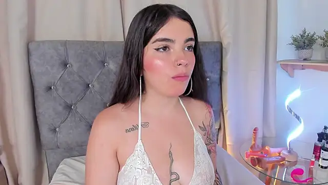 DaphneGlas online show from January 7, 2026, 12:43 pm