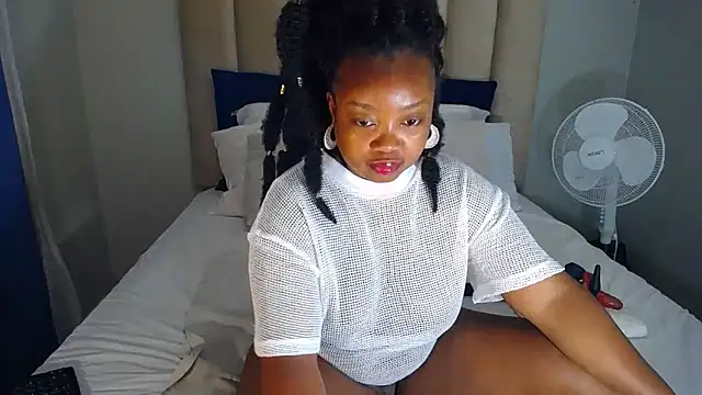 SEXYASSTINAXXX online show from February 13, 2026, 3:17 am