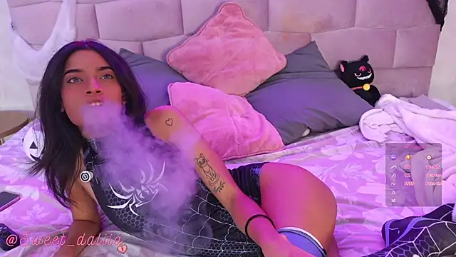 DaliaCruz online show from October 26, 2025, 7:25 pm