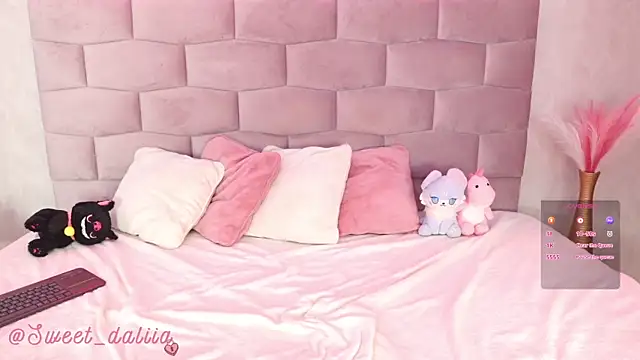 DaliaCruz online show from November 3, 2025, 6:44 pm