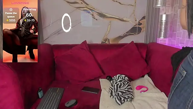 Bella williamss  online show from December 1, 2025, 7:04 pm