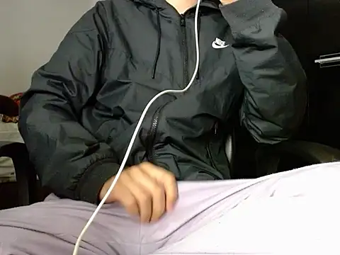 blondetwink online show from June 21, 2026, 3:29 pm