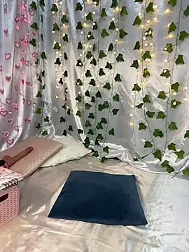 CLTFUDIDAKKKK online show from April 8, 2026, 1:29 am