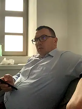 Snapshot of Mike8523 chatting on November 15, 2025, 6:06 am Mike8523 online show from November 15, 2025, 6:06 am