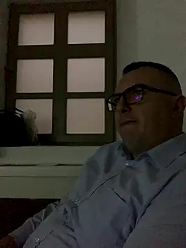 Snapshot of Mike8523 chatting on December 17, 2025, 5:34 am Mike8523 online show from December 17, 2025, 5:34 am