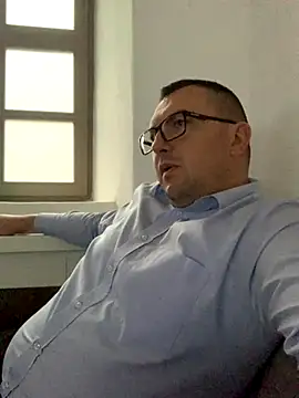 Snapshot of Mike8523 chatting on October 11, 2025, 4:46 am Mike8523 online show from October 11, 2025, 4:46 am