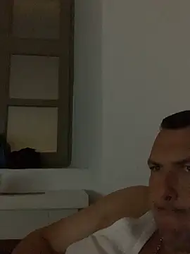 Snapshot of Mike8523 chatting on November 7, 2025, 5:50 pm Mike8523 online show from November 7, 2025, 5:50 pm