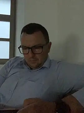 Snapshot of Mike8523 chatting on November 19, 2025, 5:29 am Mike8523 online show from November 19, 2025, 5:29 am