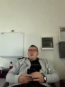 Snapshot of Mike8523 chatting on September 28, 2025, 4:30 am Mike8523 online show from September 28, 2025, 4:30 am