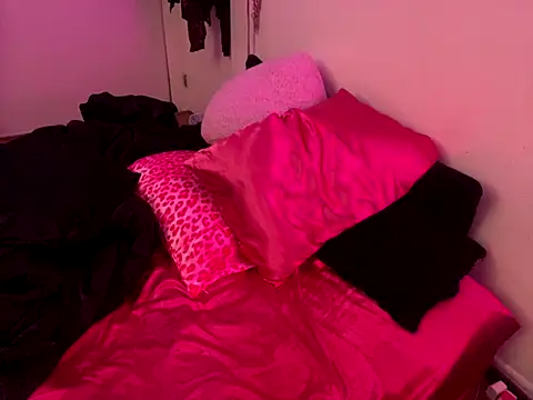 ChrryFoxx online show from September 26, 2025, 8:21 am