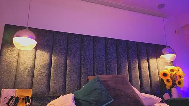 Ariannaa Suarez1 online show from February 20, 2026, 7:49 pm