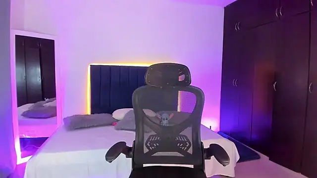 Iam brittanyjhons online show from September 25, 2025, 4:29 am