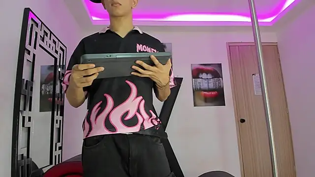 KING OFF BOYS online show from November 14, 2025, 6:11 pm