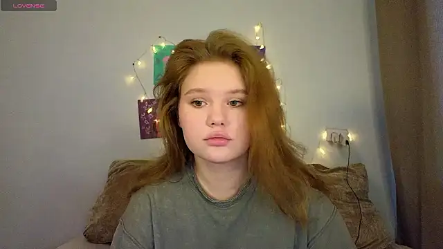 LaseyMoon online show from March 18, 2026, 1:53 am