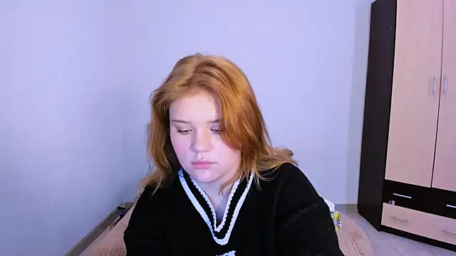 LaseyMoon online show from November 11, 2025, 2:28 am