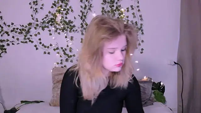 LaseyMoon online show from March 18, 2025, 1:13 am