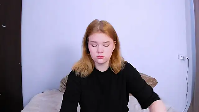 LaseyMoon online show from September 10, 2025, 1:26 am