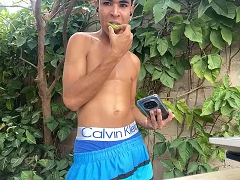 twinks 28 online show from October 8, 2025, 4:40 pm