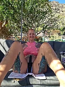 Snapshot of Emma_Milf25 chatting on February 12, 2026, 11:10 am Emma Milf25 online show from February 12, 2026, 11:10 am