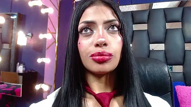 Snapshot of EMYCLARK01 chatting on March 4, 2026, 2:52 am EMYCLARK01 online show from March 4, 2026, 2:52 am