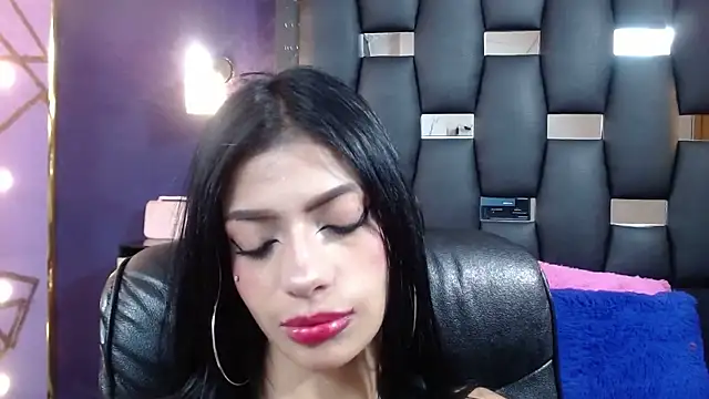 Snapshot of EMYCLARK01 chatting on March 19, 2026, 3:17 am EMYCLARK01 online show from March 19, 2026, 3:17 am