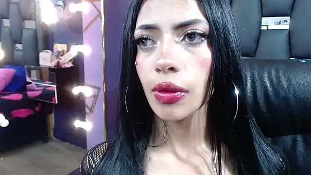 Snapshot of EMYCLARK01 chatting on March 12, 2026, 5:55 am EMYCLARK01 online show from March 12, 2026, 5:55 am