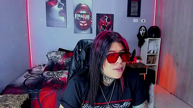 Snapshot of Veronika_metal chatting on January 8, 2026, 12:49 am Veronika metal online show from January 8, 2026, 12:49 am