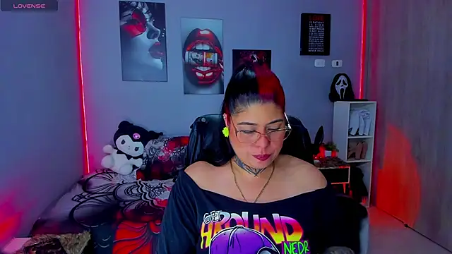 Snapshot of Veronika_metal chatting on November 7, 2025, 8:19 am Veronika metal online show from November 7, 2025, 8:19 am