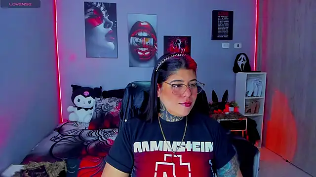 Snapshot of Veronika_metal chatting on November 10, 2025, 7:57 am Veronika metal online show from November 10, 2025, 7:57 am