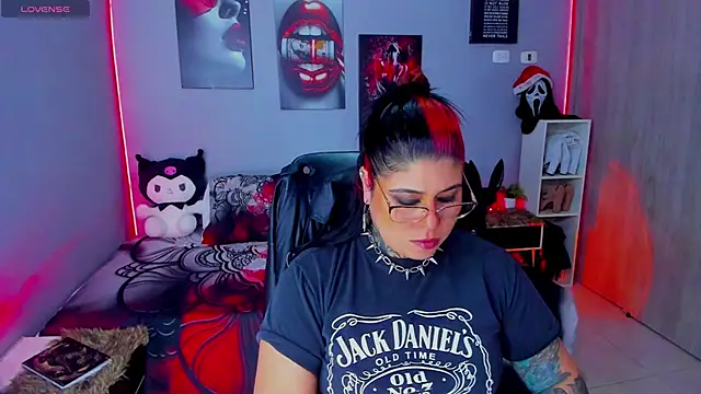 Snapshot of Veronika_metal chatting on November 14, 2025, 7:28 pm Veronika metal online show from November 14, 2025, 7:28 pm