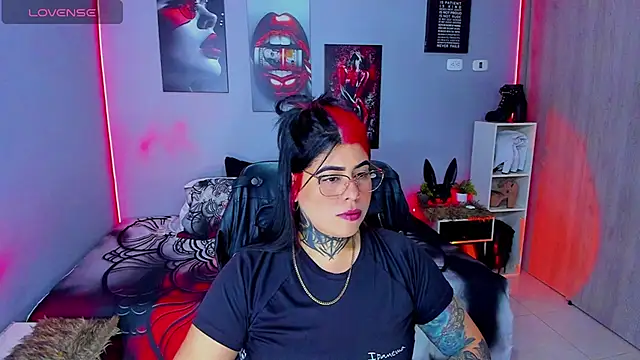 Snapshot of Veronika_metal chatting on September 25, 2025, 3:56 am Veronika metal online show from September 25, 2025, 3:56 am