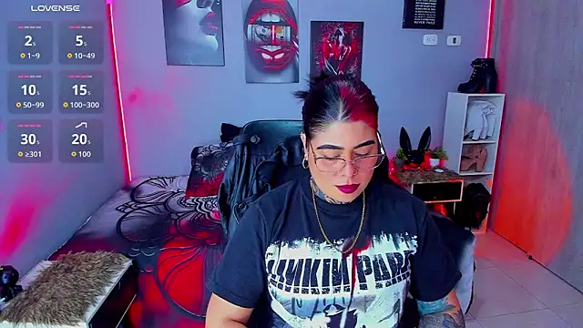 Snapshot of Veronika_metal chatting on September 16, 2025, 6:31 pm Veronika metal online show from September 16, 2025, 6:31 pm