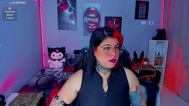 Snapshot of Veronika_metal chatting on October 4, 2025, 1:56 pm Veronika metal online show from October 4, 2025, 1:56 pm