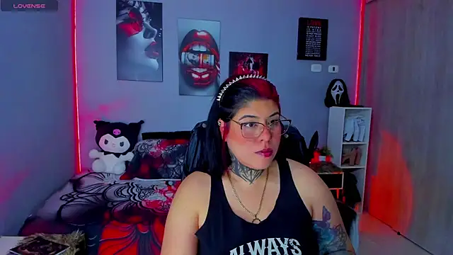 Snapshot of Veronika_metal chatting on November 5, 2025, 7:55 am Veronika metal online show from November 5, 2025, 7:55 am