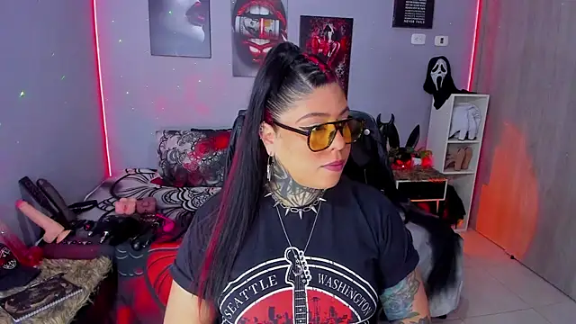 Snapshot of Veronika_metal chatting on December 15, 2025, 4:13 pm Veronika metal online show from December 15, 2025, 4:13 pm