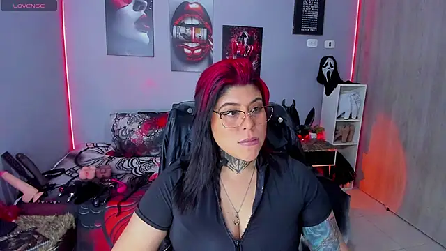 Snapshot of Veronika_metal chatting on December 17, 2025, 11:54 pm Veronika metal online show from December 17, 2025, 11:54 pm