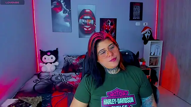 Snapshot of Veronika_metal chatting on November 17, 2025, 7:45 am Veronika metal online show from November 17, 2025, 7:45 am