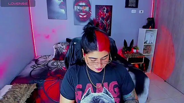 Snapshot of Veronika_metal chatting on September 25, 2025, 6:03 pm Veronika metal online show from September 25, 2025, 6:03 pm