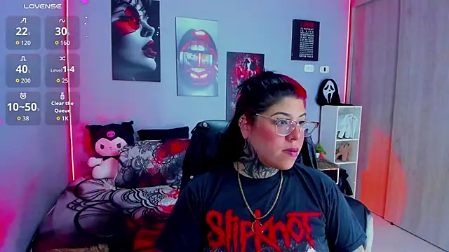 Snapshot of Veronika_metal chatting on November 4, 2025, 8:40 am Veronika metal online show from November 4, 2025, 8:40 am