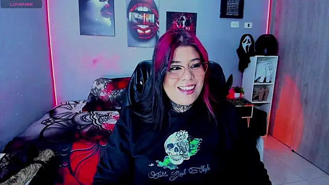 Snapshot of Veronika_metal chatting on January 11, 2026, 1:12 am Veronika metal online show from January 11, 2026, 1:12 am