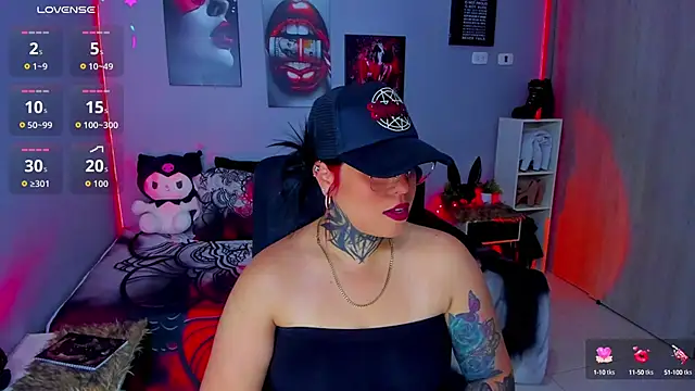 Snapshot of Veronika_metal chatting on October 7, 2025, 11:22 am Veronika metal online show from October 7, 2025, 11:22 am