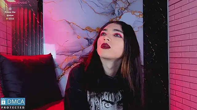 MaeveKuro online show from August 7, 2026, 3:34 am